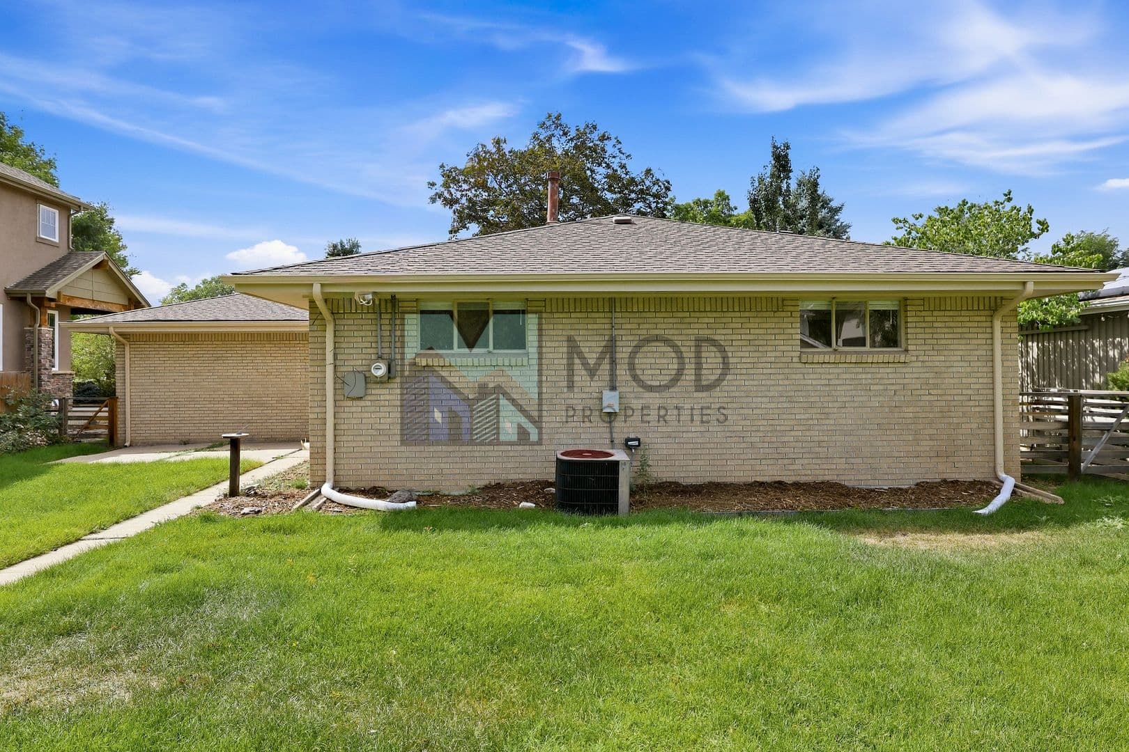 Denver House: 3326 S Ash St