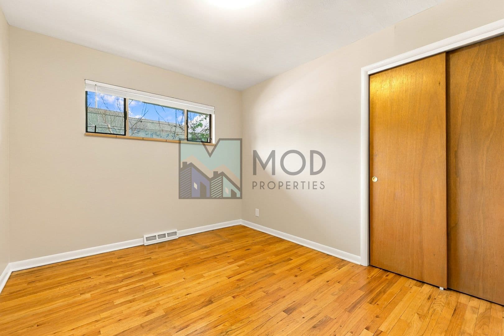 Denver House: 3326 S Ash St