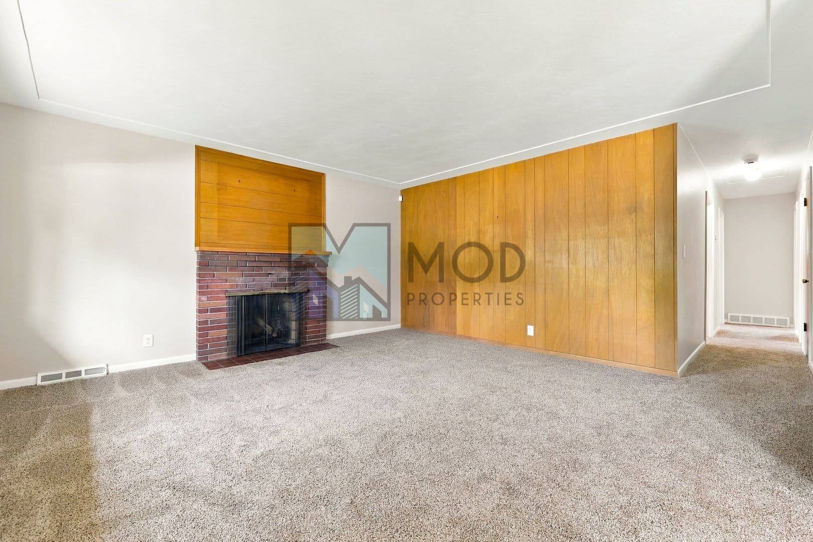 Denver House: 3326 S Ash St