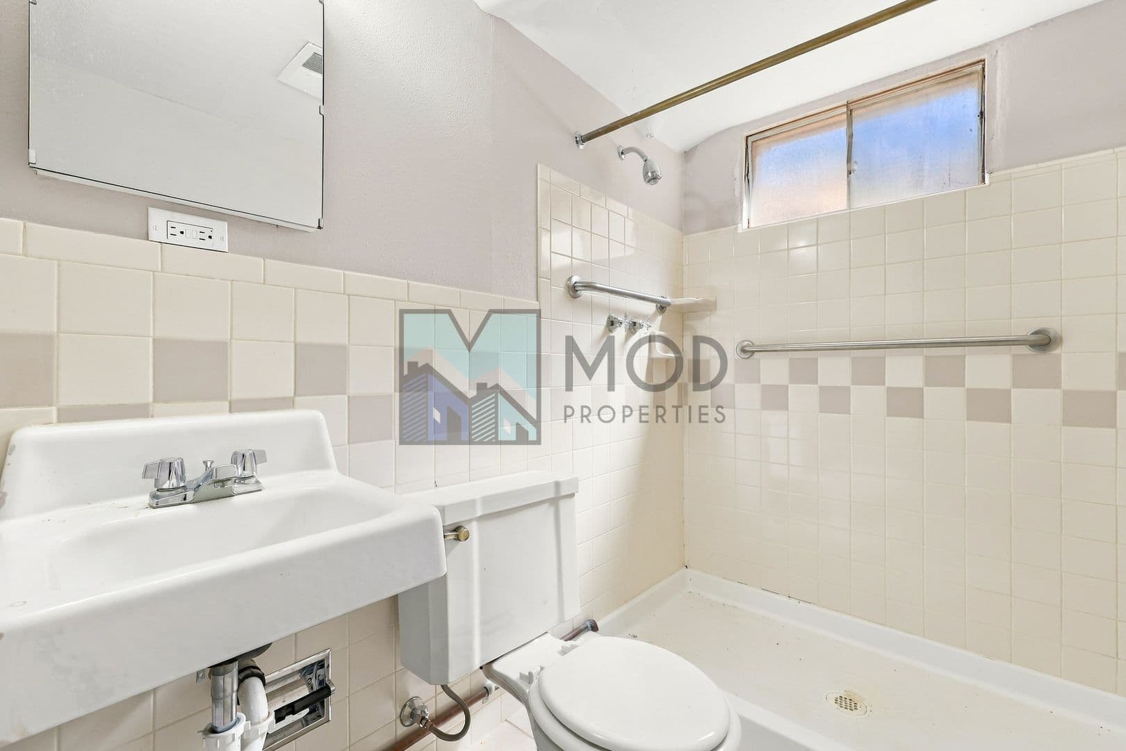 Denver House: 3326 S Ash St
