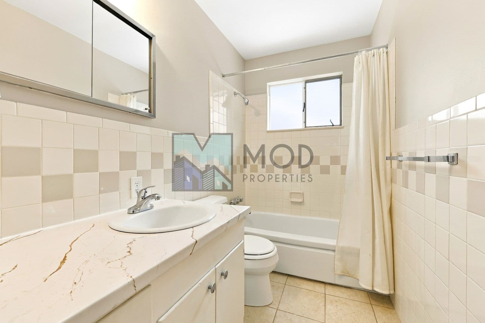 Denver House: 3326 S Ash St