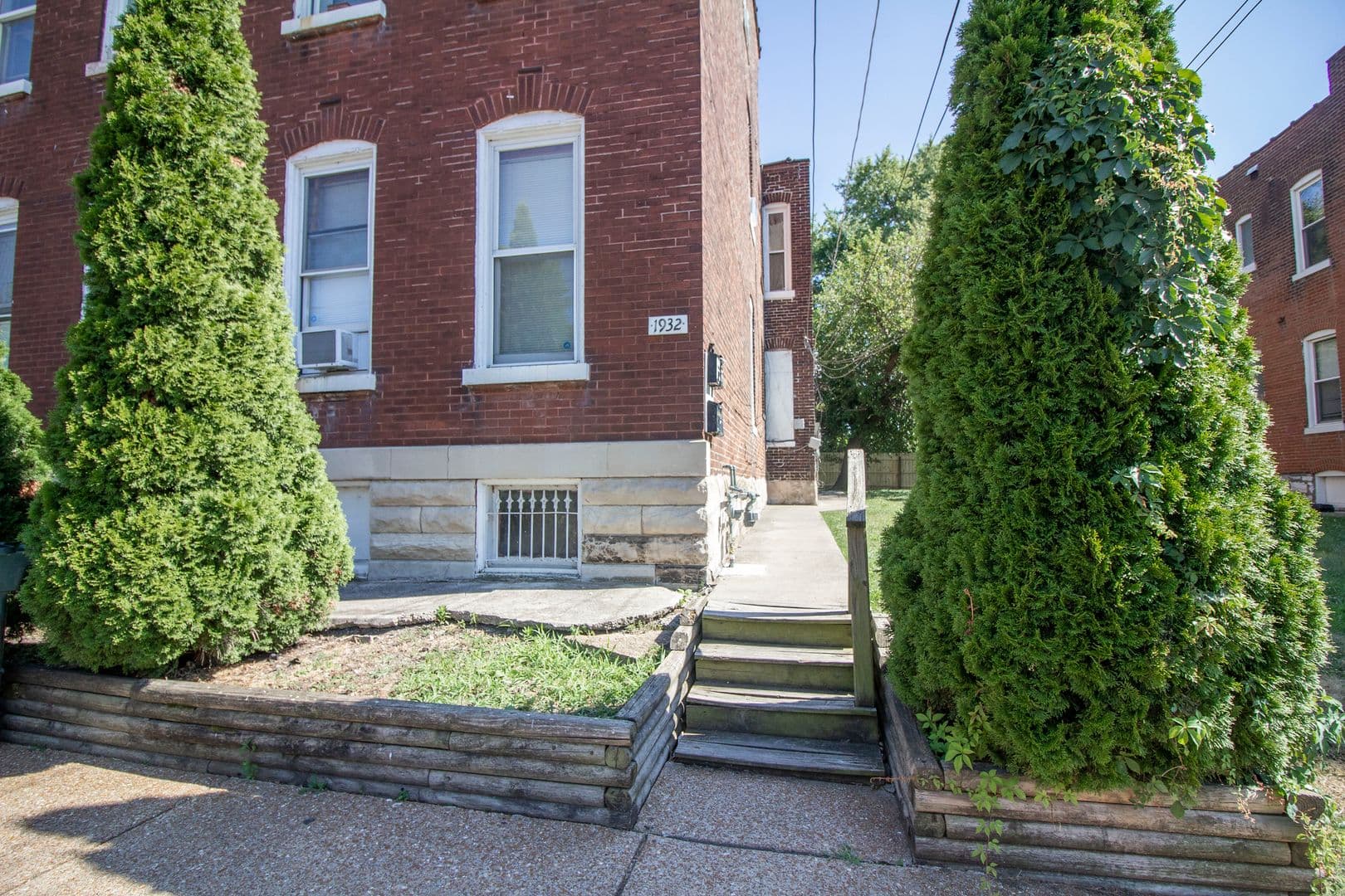 St. Louis Apartment: 1930-1932 Winnebago  Ave