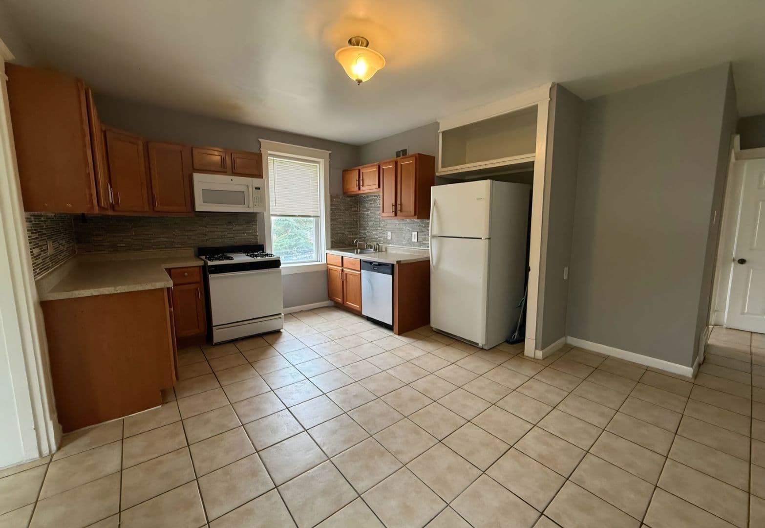 St.Louis Apartment: 5530 Louisiana Ave.