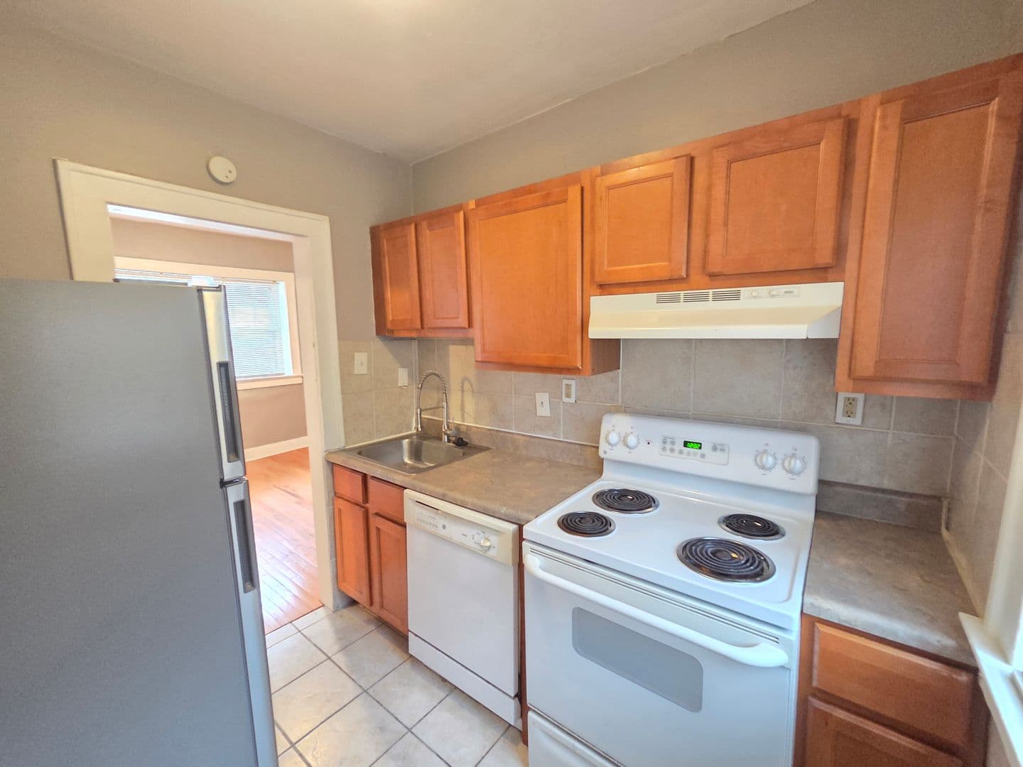 University City Apartment: 6611 Bartmer Ave
