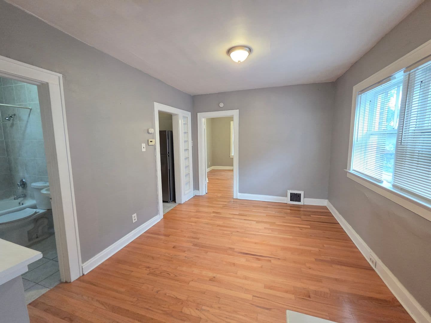 University City Apartment: 6611 Bartmer Ave