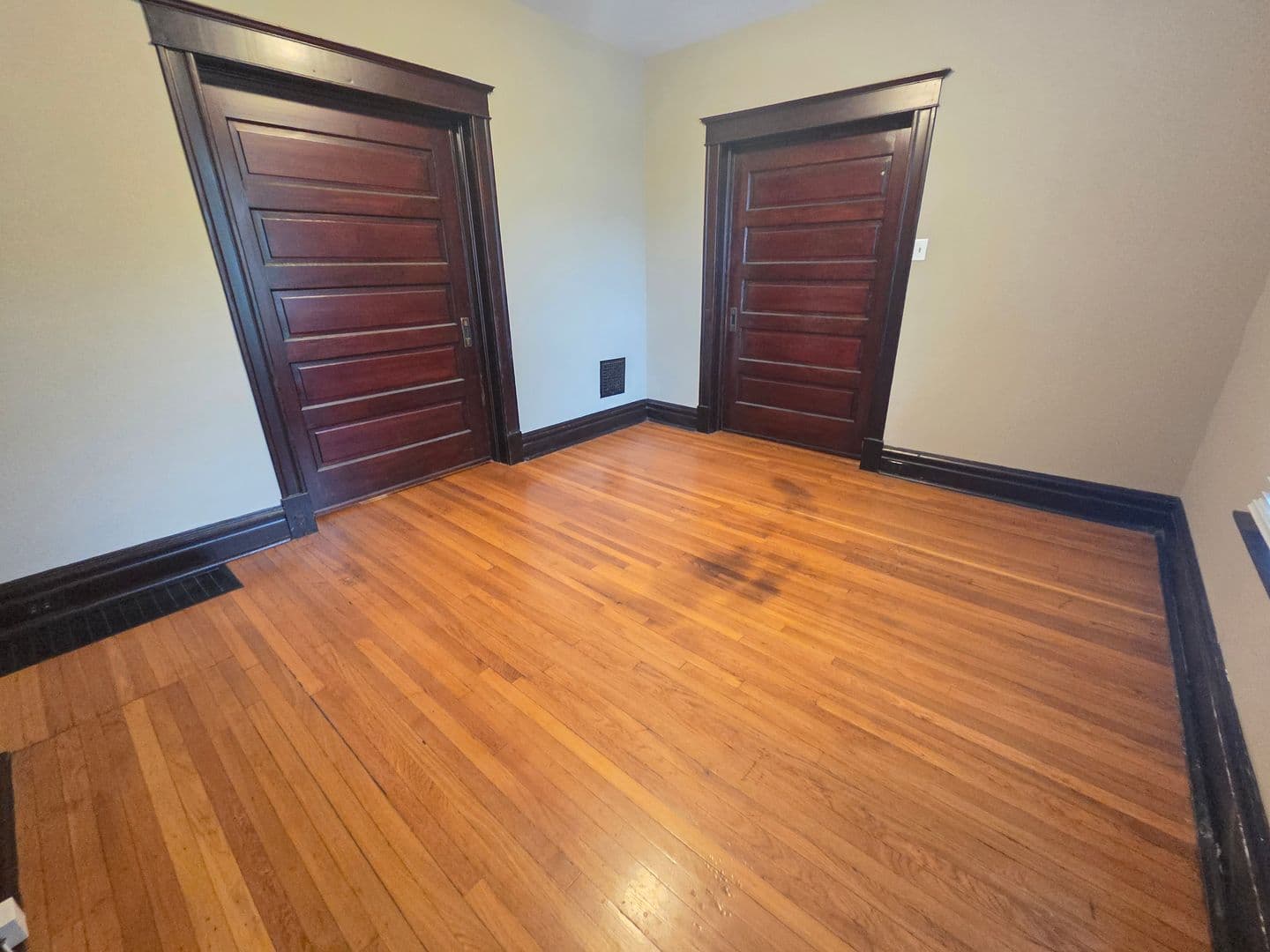 St. Louis Apartment: 4220 Shaw Blvd