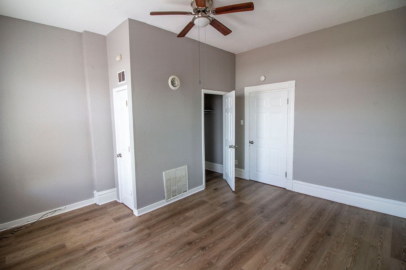 St. Louis Apartment: 1930-1932 Winnebago  Ave
