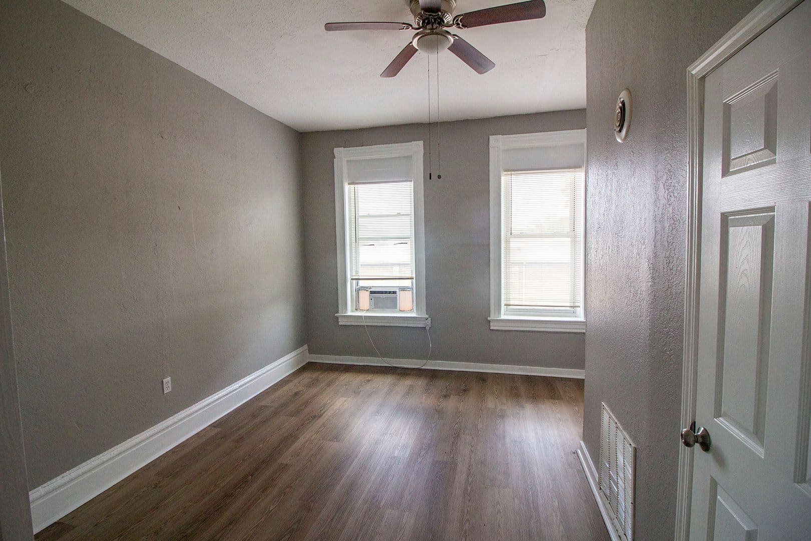 St. Louis Apartment: 1930-1932 Winnebago  Ave