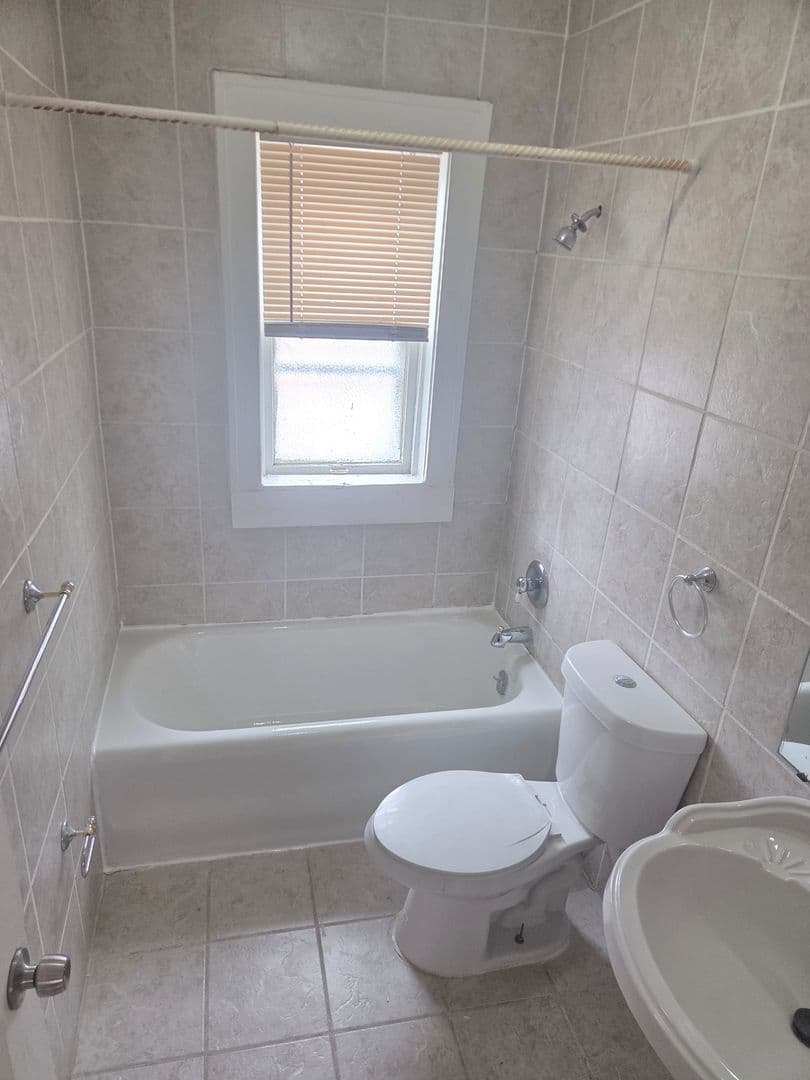 University City Apartment: 6611 Bartmer Ave