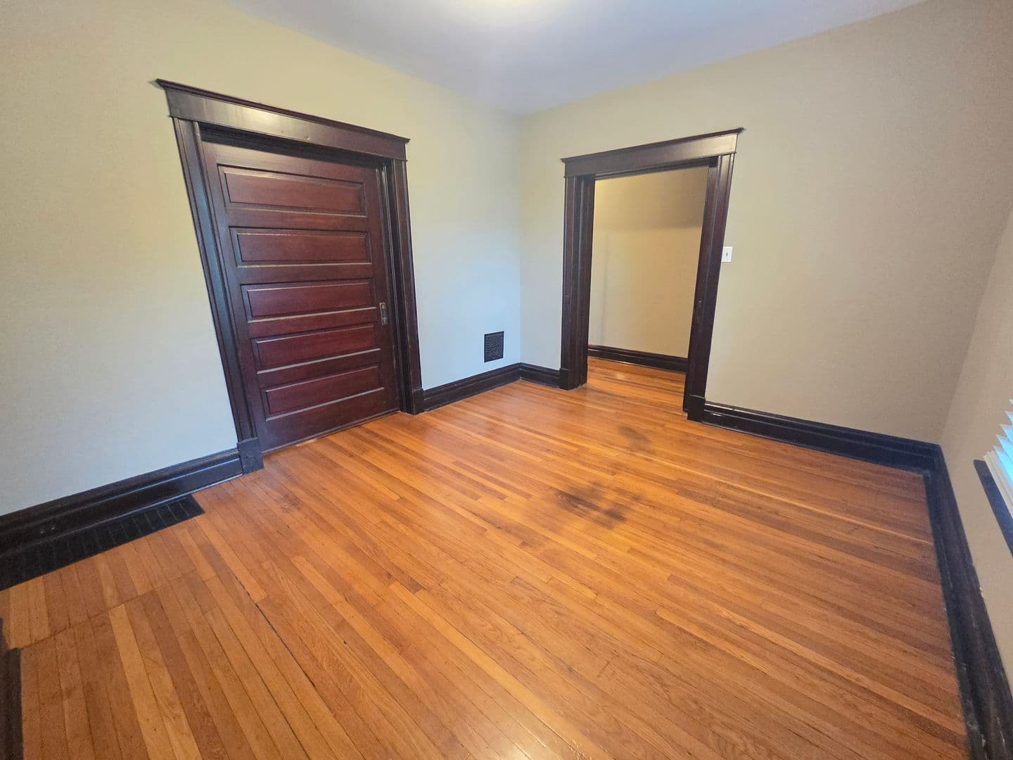 St. Louis Apartment: 4220 Shaw Blvd