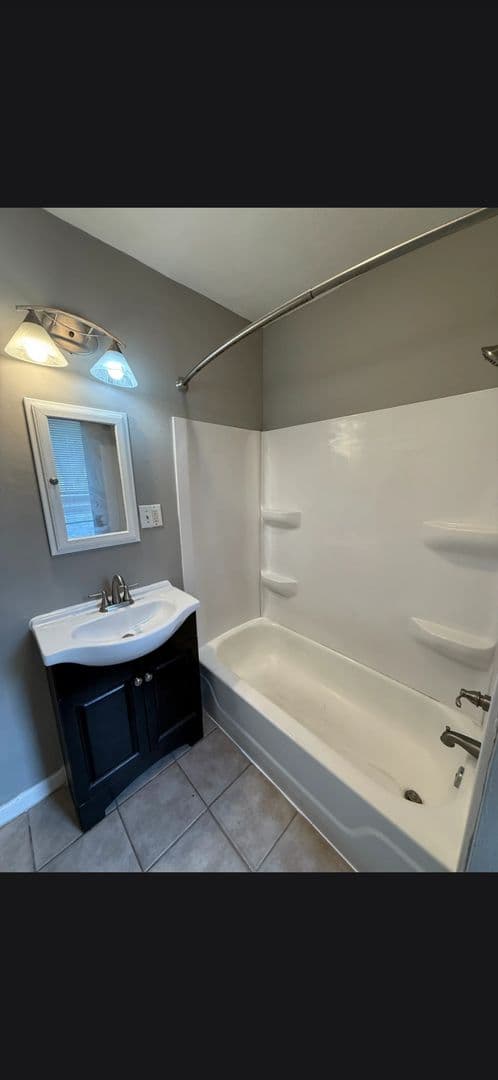 St.Louis Apartment: 5530 Louisiana Ave.