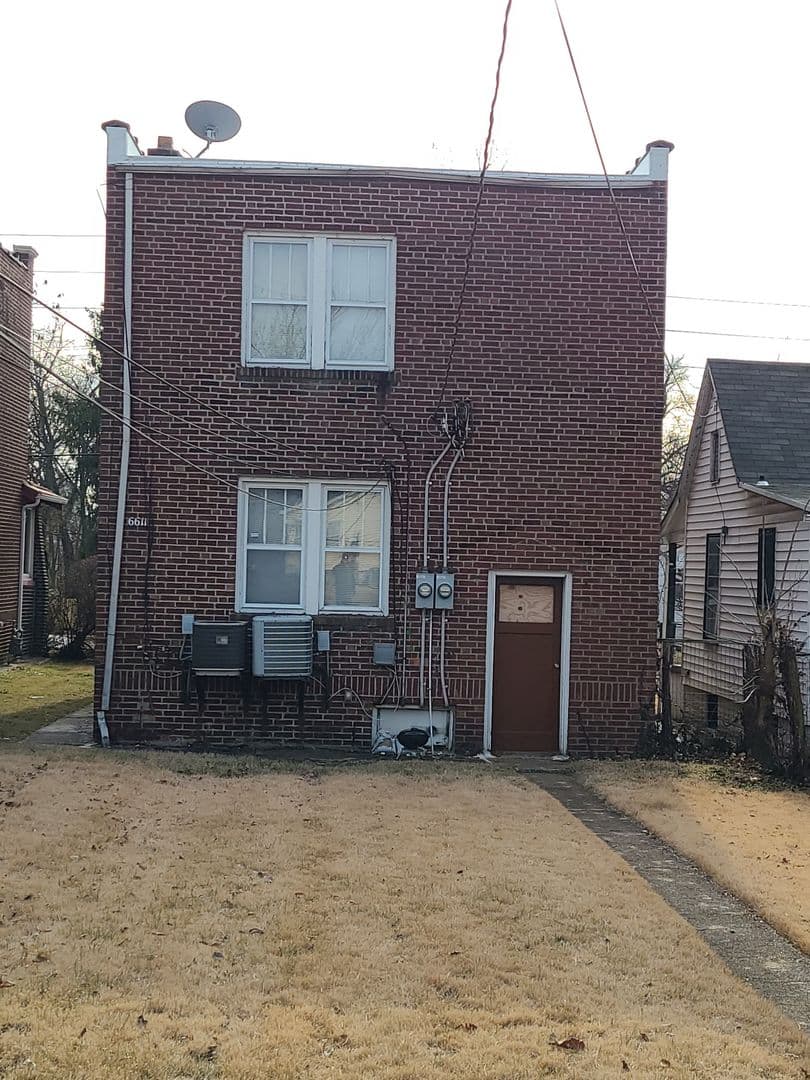 University City Apartment: 6611 Bartmer Ave