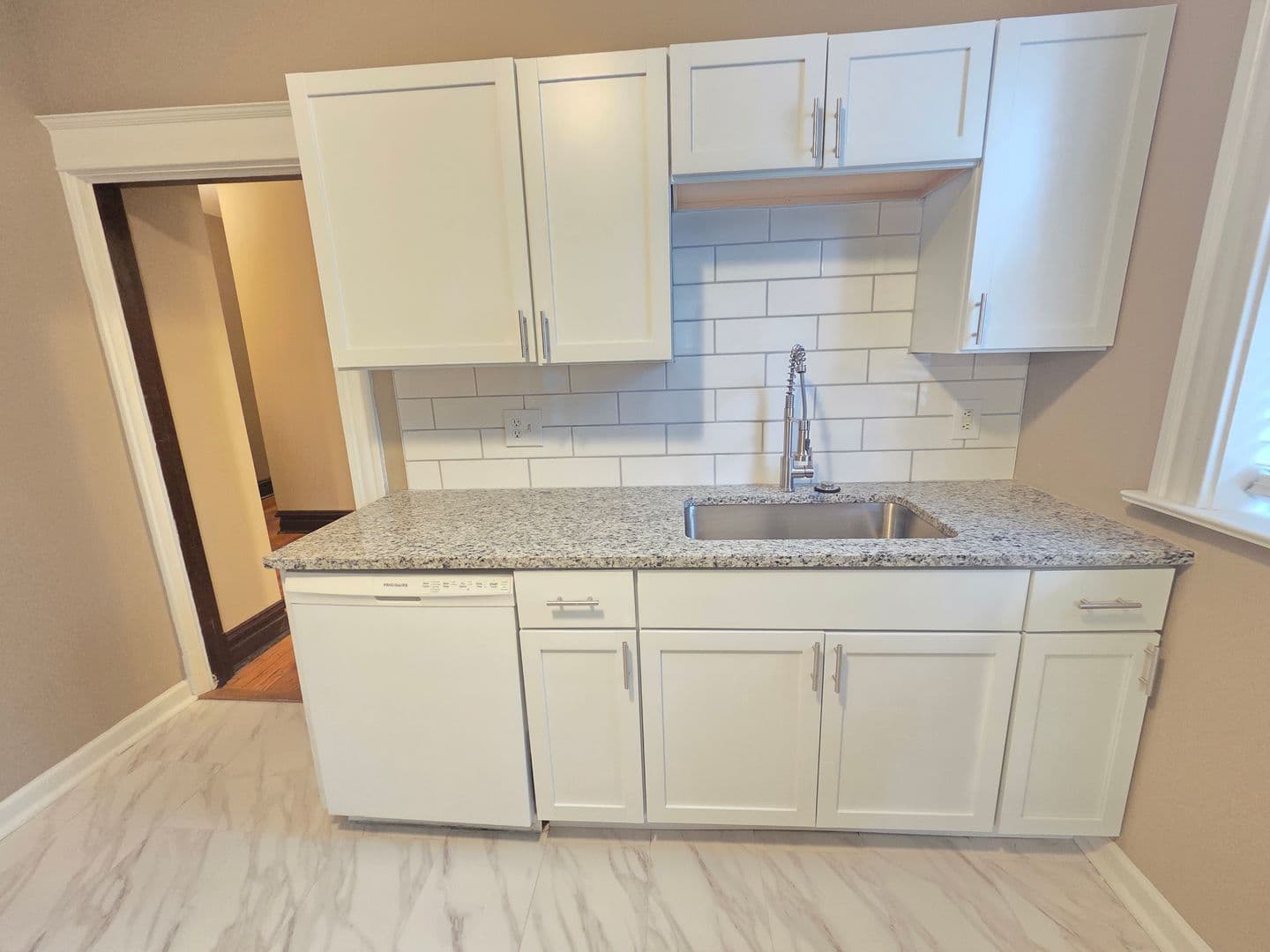 St. Louis Apartment: 4220 Shaw Blvd