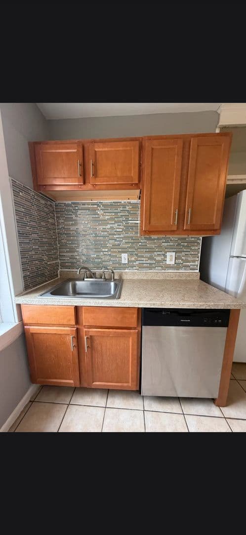St.Louis Apartment: 5530 Louisiana Ave.