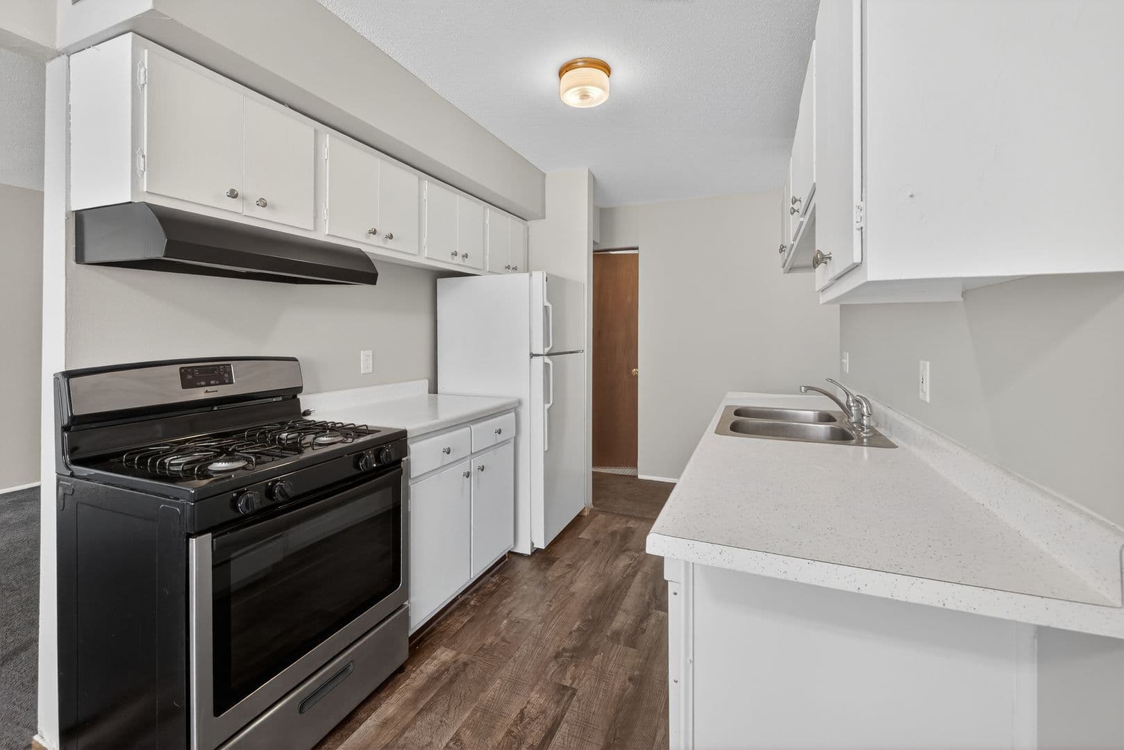 Hopkins Apartment: 105 13th Ave S