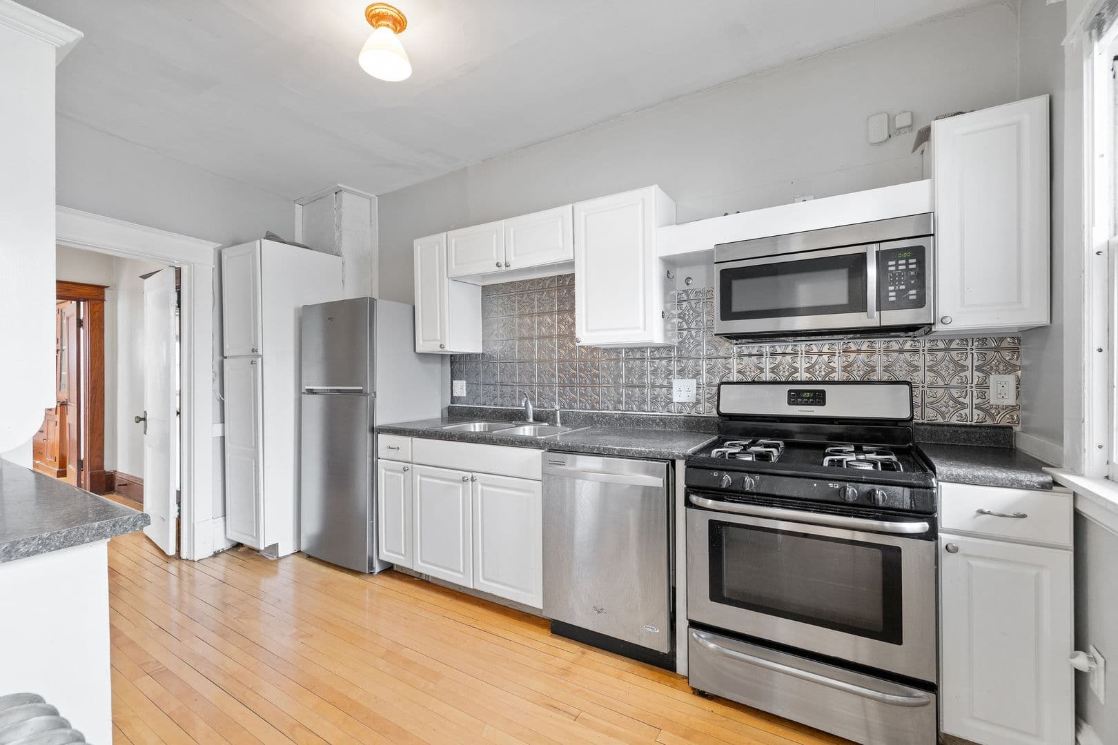 St. Paul Apartment: 1849 Portland Ave S