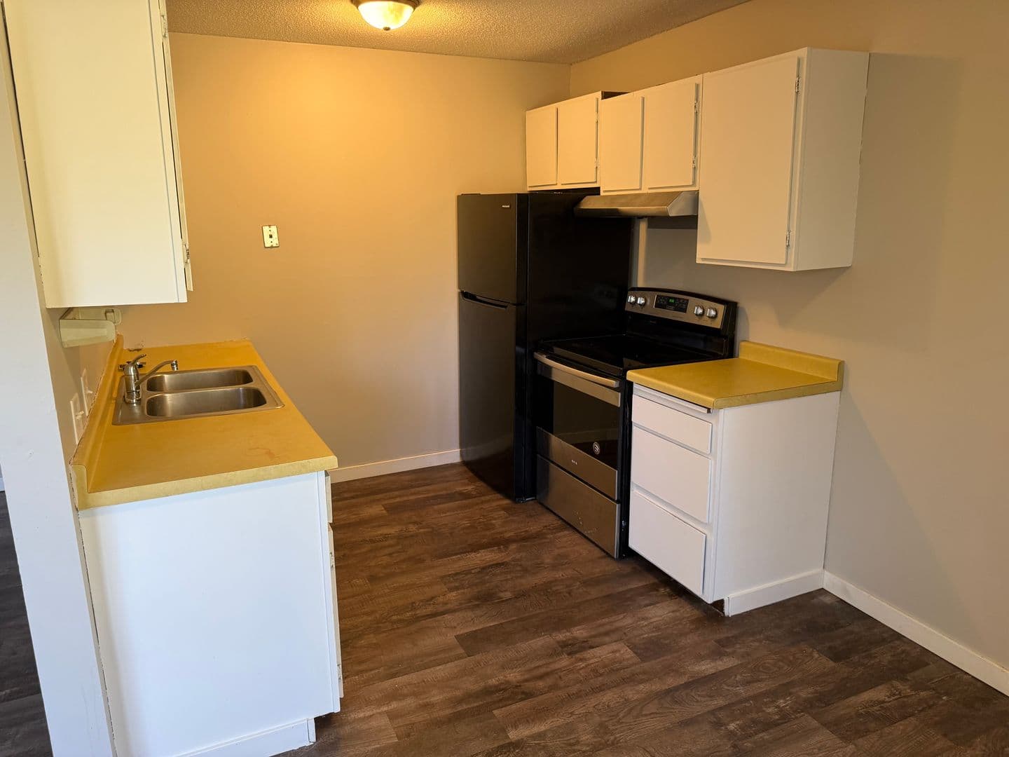 West St. Paul Apartment: 845 Dodd Road