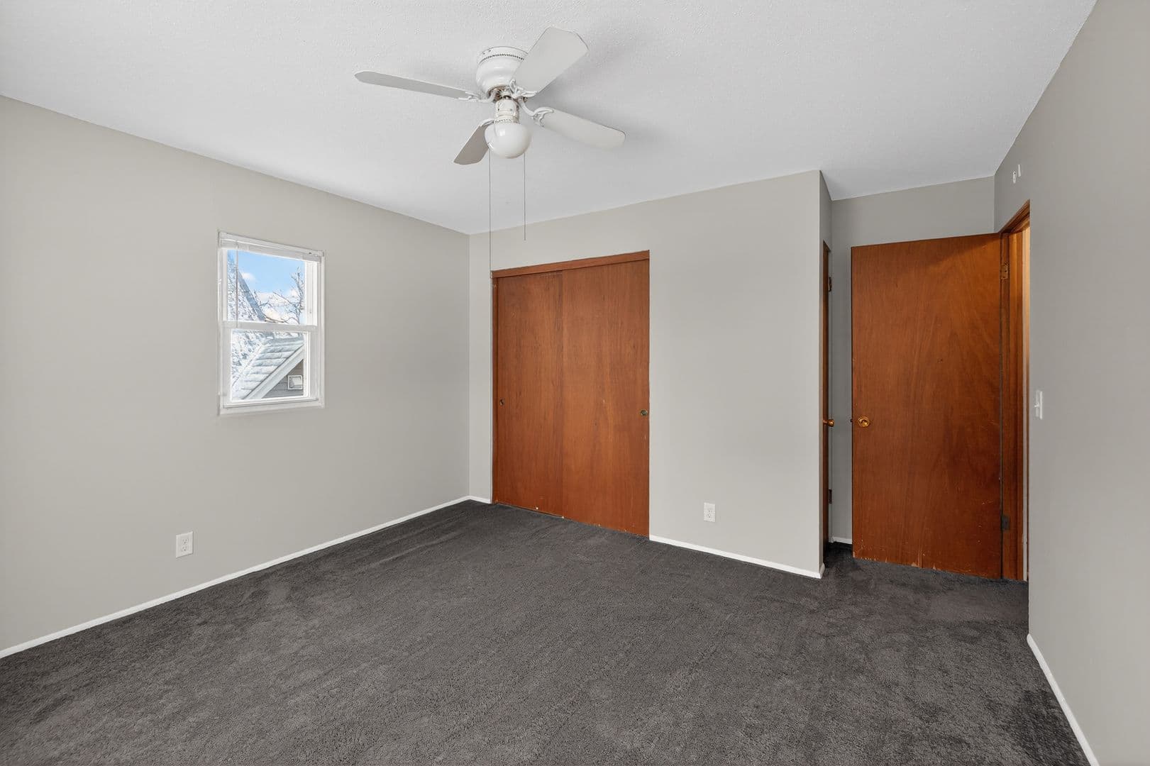 Hopkins Apartment: 105 13th Ave S