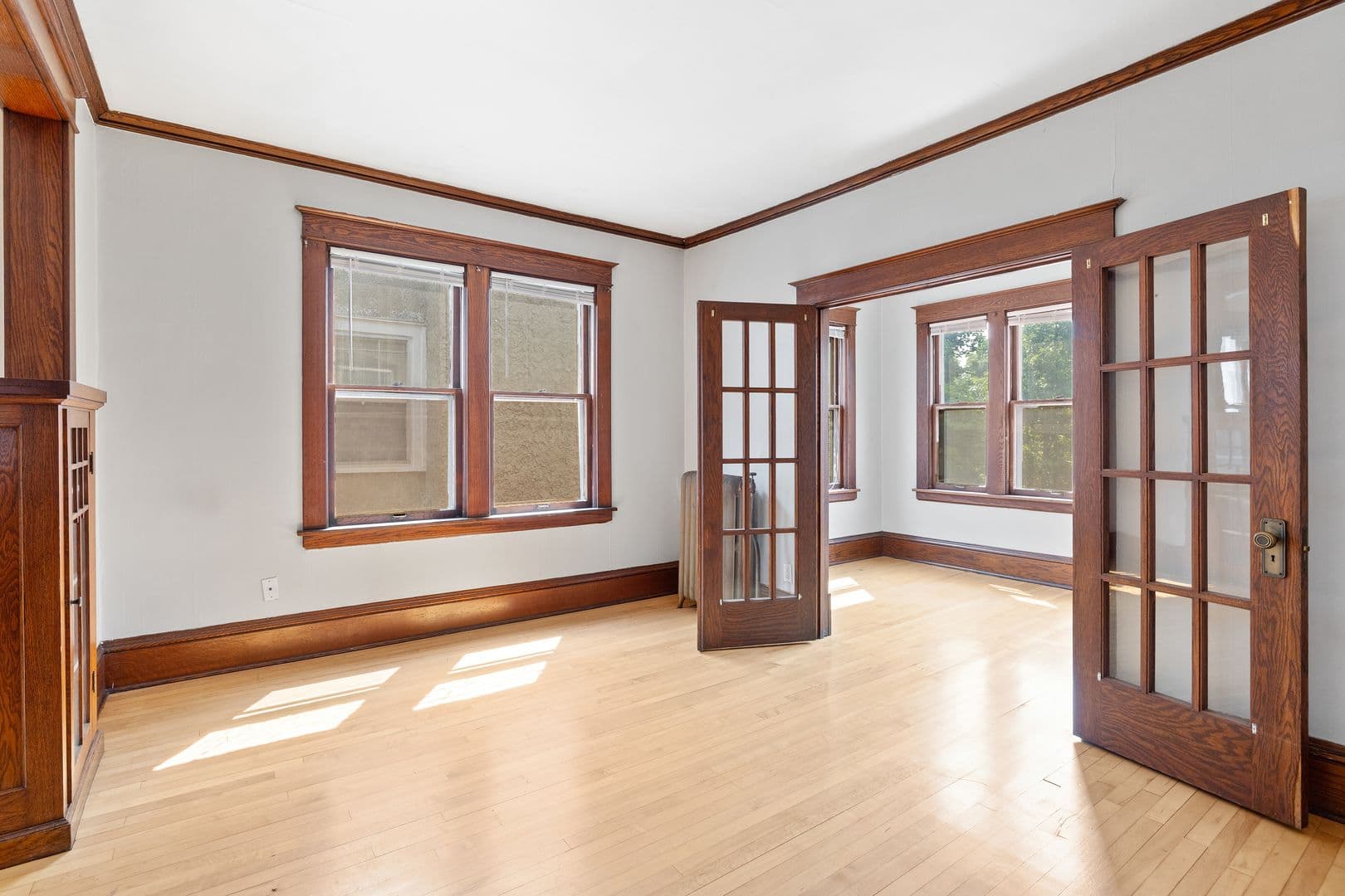 St. Paul Apartment: 1849 Portland Ave S