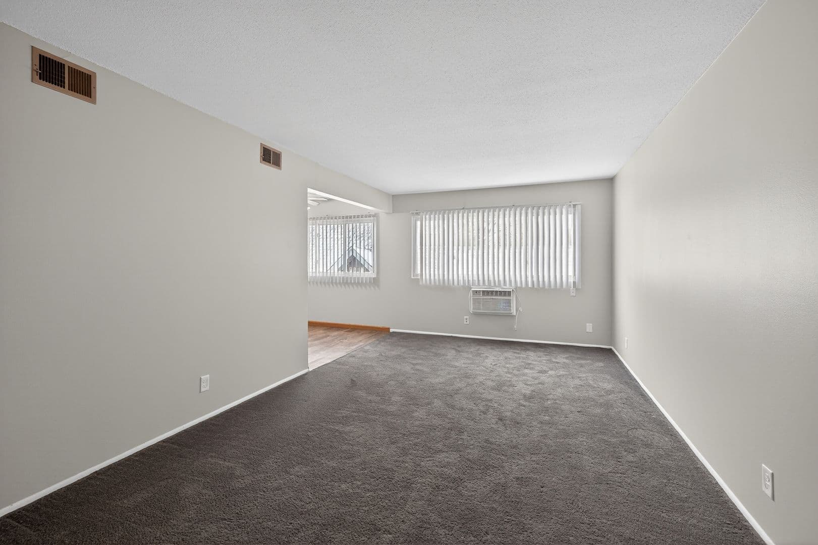 Hopkins Apartment: 105 13th Ave S