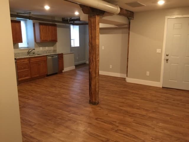 St. Paul Apartment: 1722 Grand Ave S