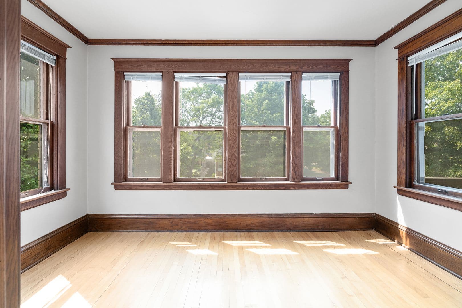 St. Paul Apartment: 1849 Portland Ave S