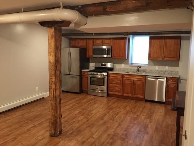 St. Paul Apartment: 1722 Grand Ave S