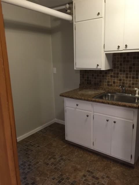 St. Paul Apartment: 1722 Grand Ave S