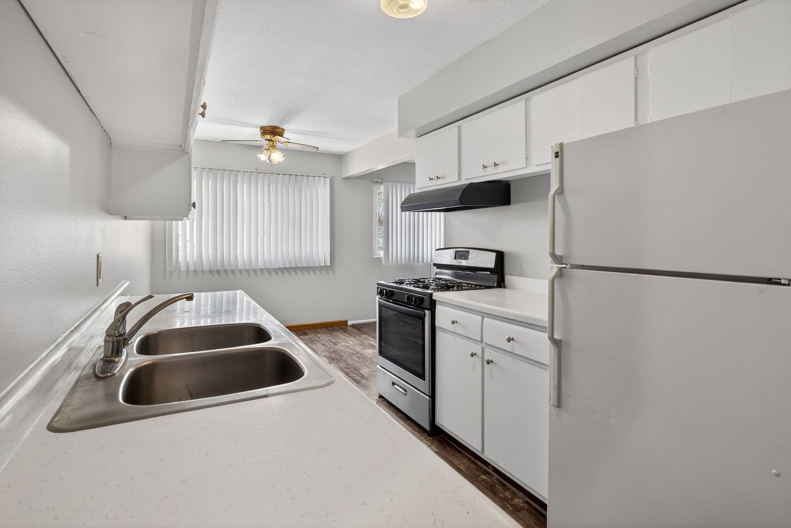 Hopkins Apartment: 105 13th Ave S