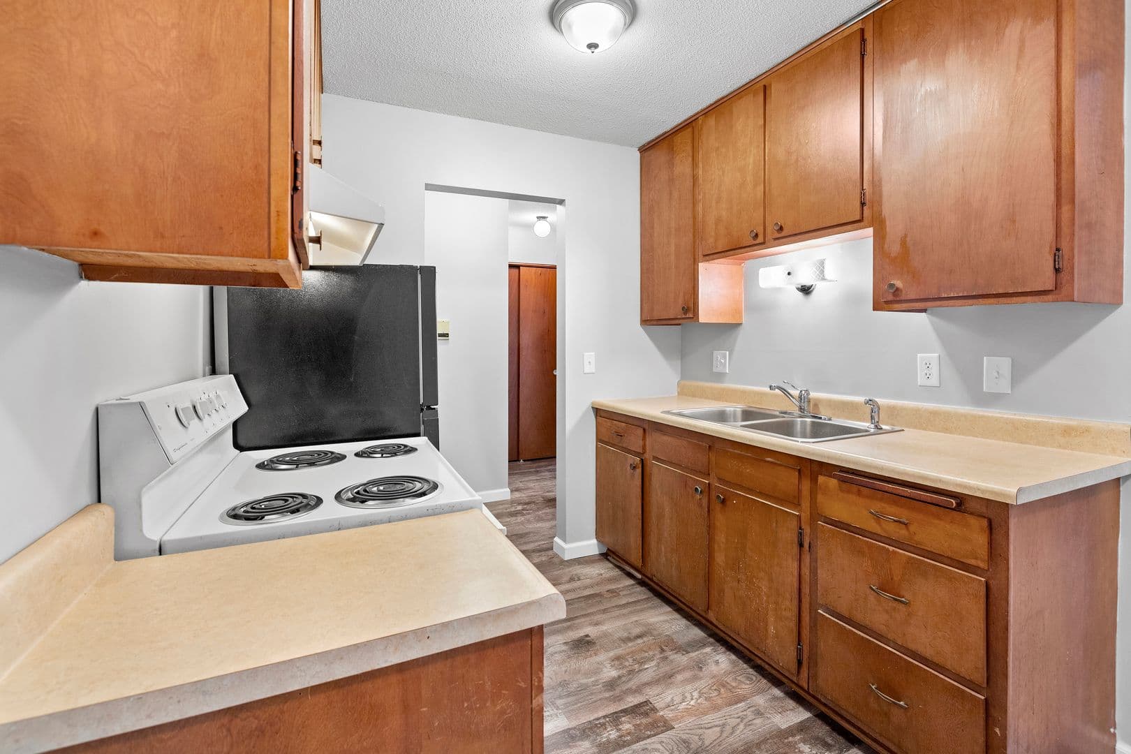West St. Paul Apartment: 848 Dodd Road