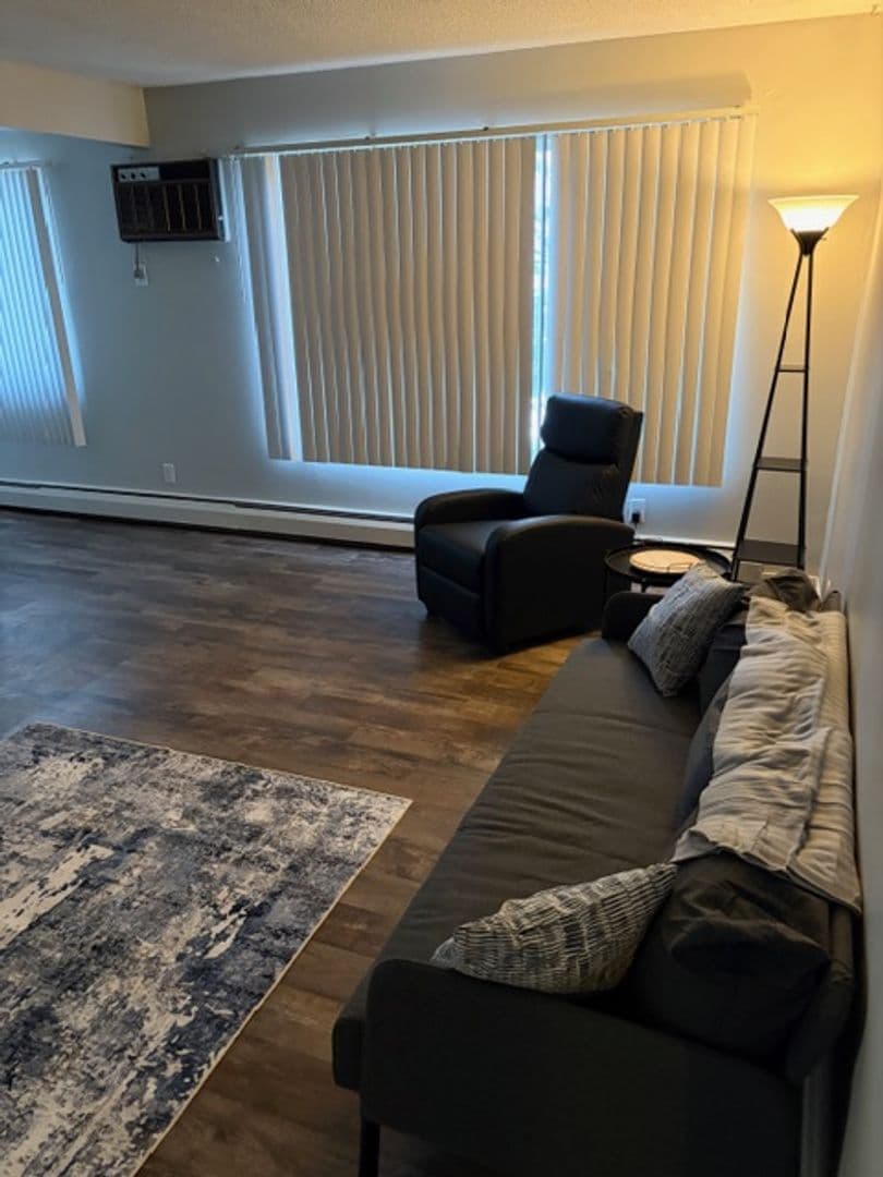 West St. Paul Apartment: 845 Dodd Road