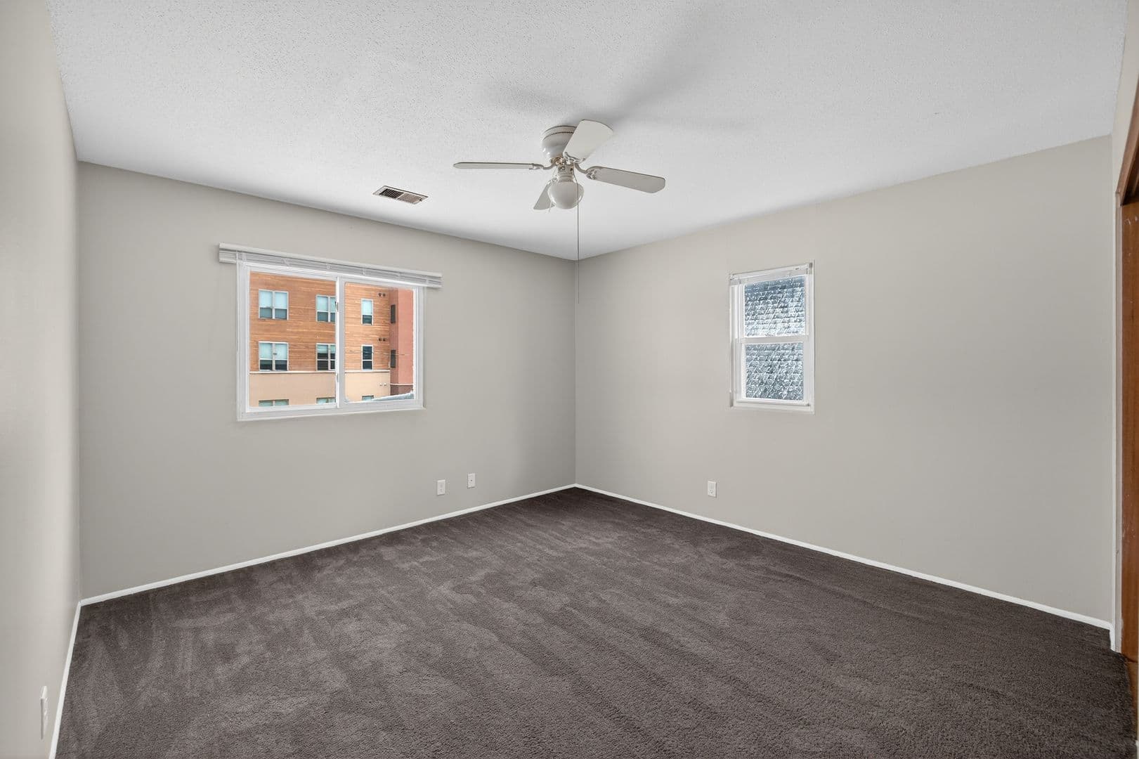 Hopkins Apartment: 105 13th Ave S