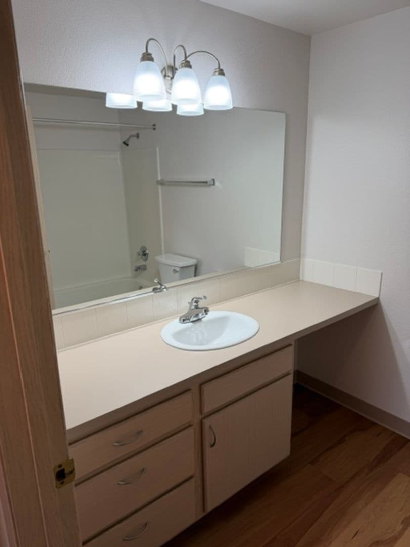 Spokane Valley Apartment: Fox Court Apartments