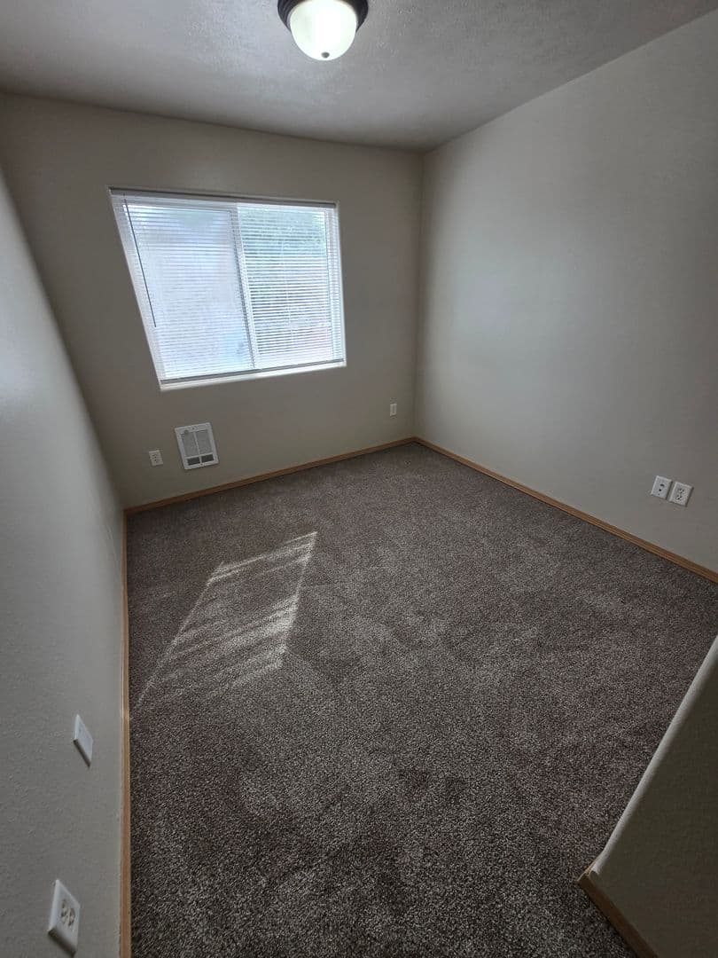 Spokane Valley Apartment: Twin Pines Apartments