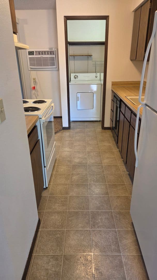 Spokane Apartment: Forrest Glyn
