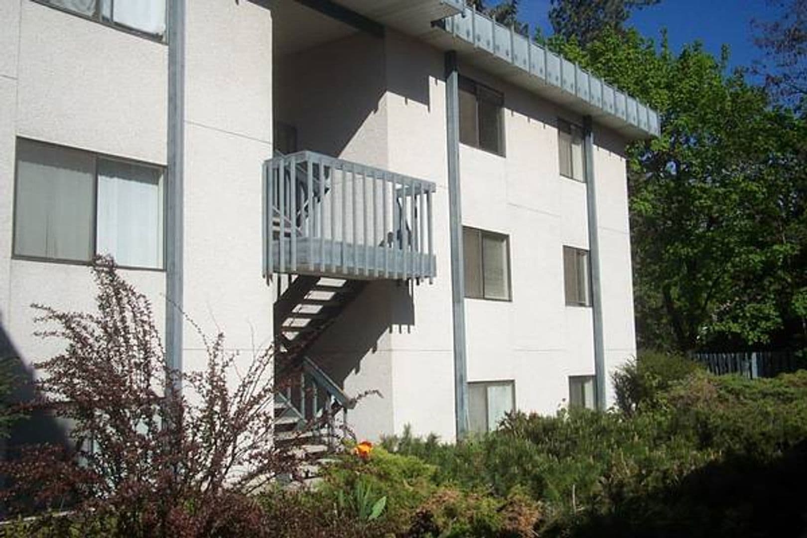 Spokane Apartment: Forrest Glyn