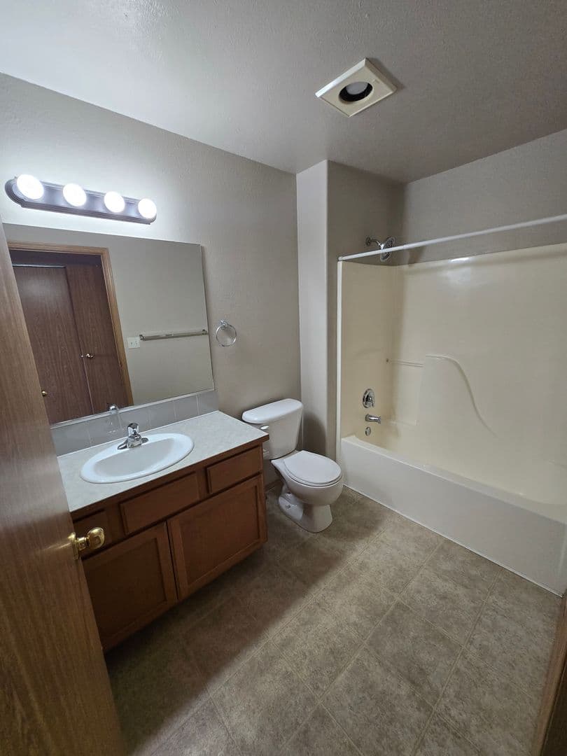 Spokane Valley Apartment: Twin Pines Apartments