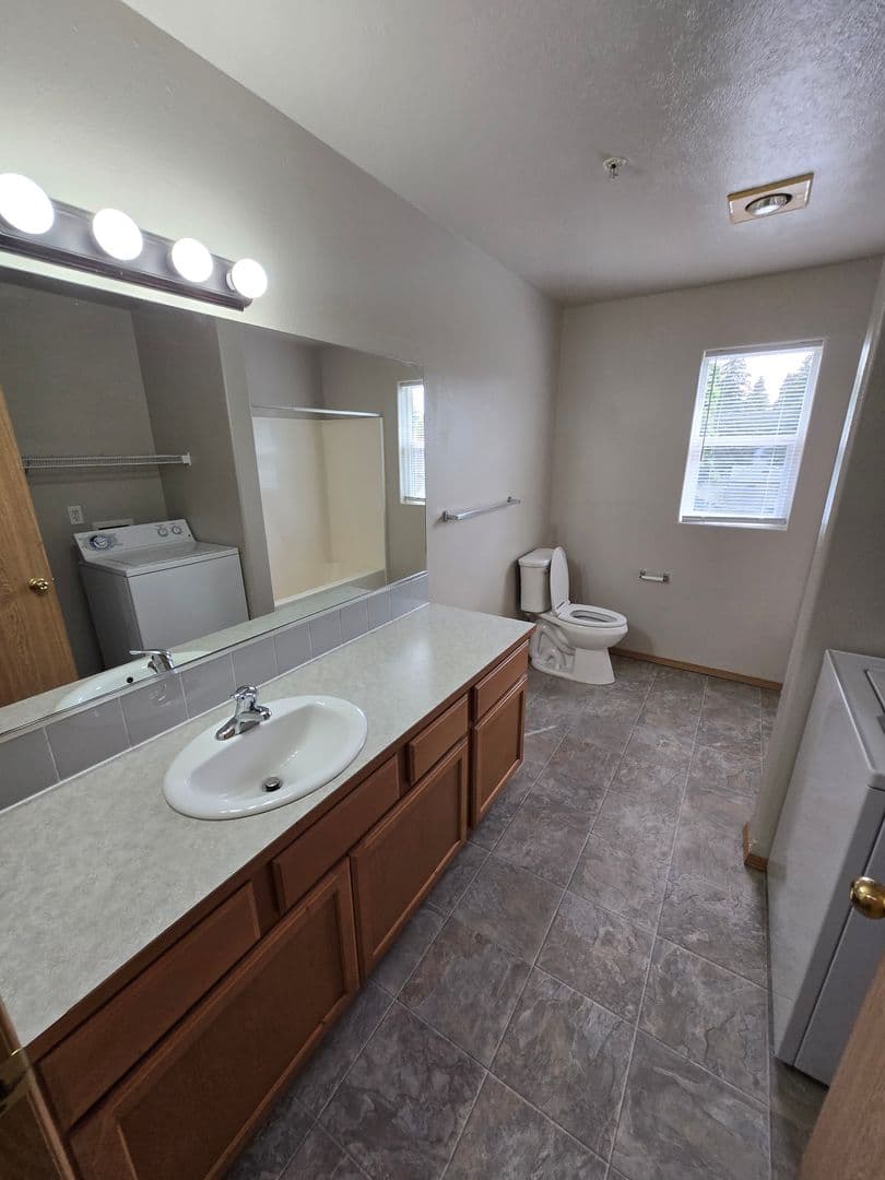 Spokane Valley Apartment: Twin Pines Apartments