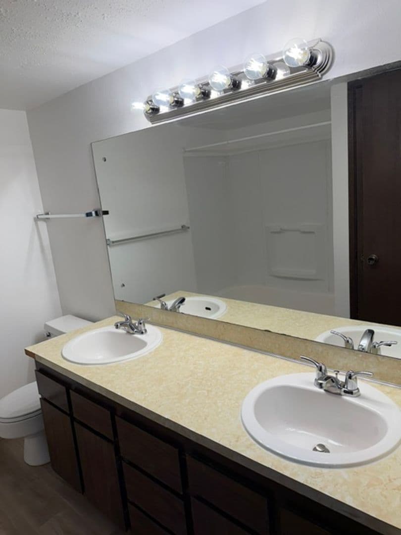 Spokane Apartment: Forrest Glyn
