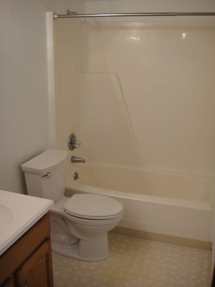 Washington Apartment: 920-970 E. Maiden Street