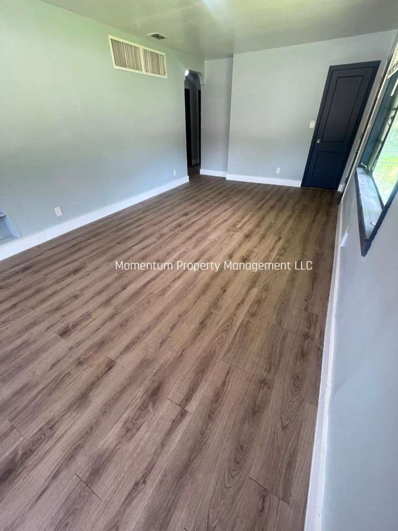 Lakeland House: 1145 N STELLA AVE