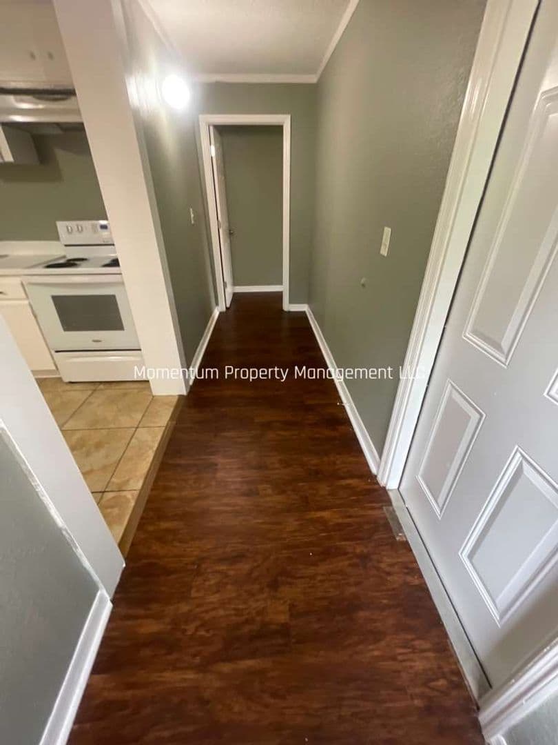 Lakeland House: 1124 N Brunnell Parkway