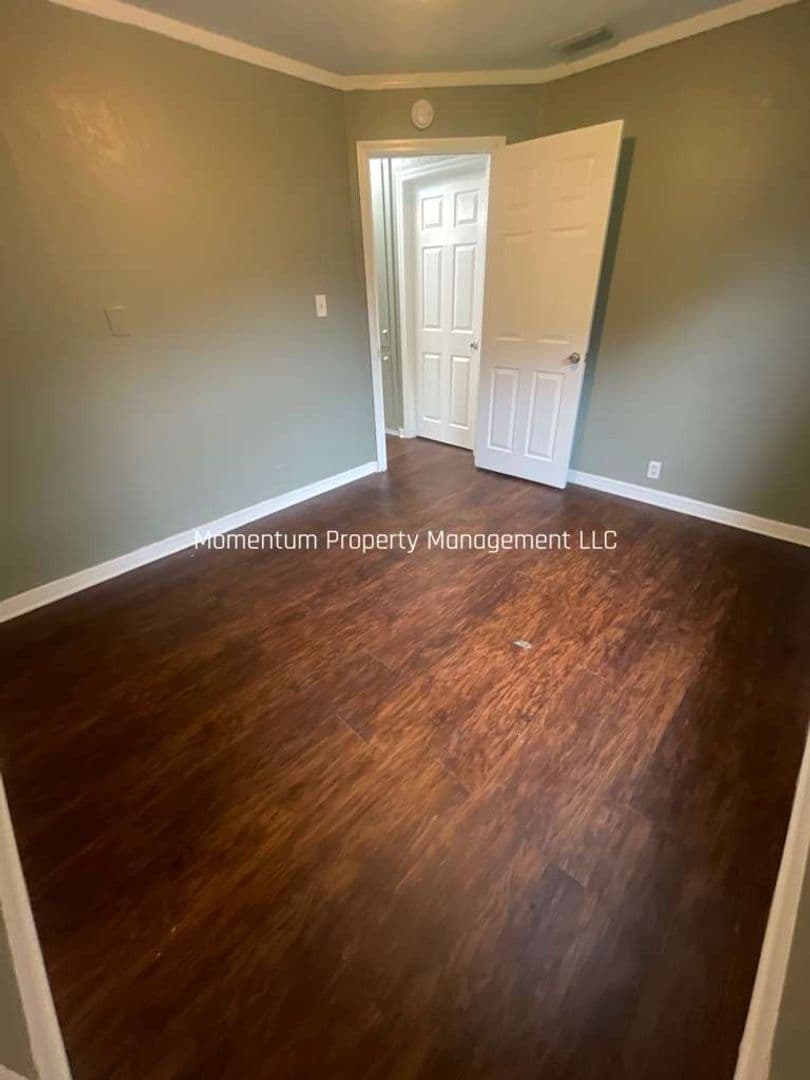 Lakeland House: 1124 N Brunnell Parkway