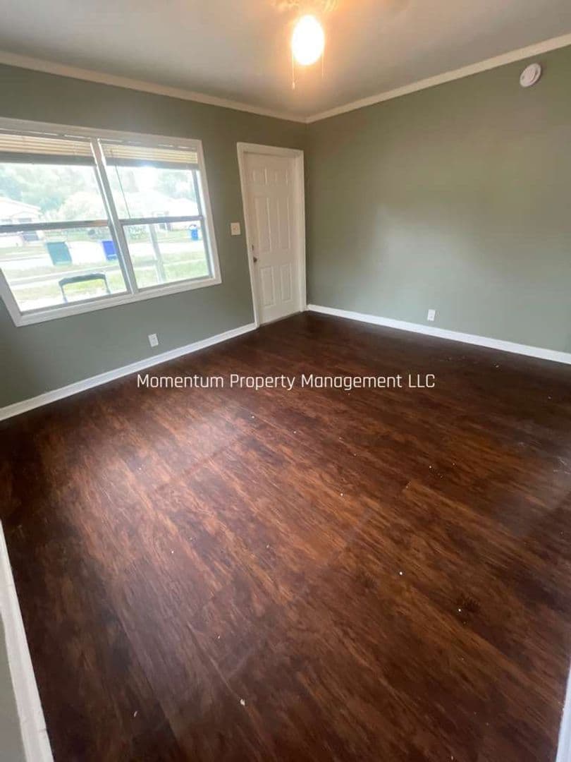 Lakeland House: 1124 N Brunnell Parkway