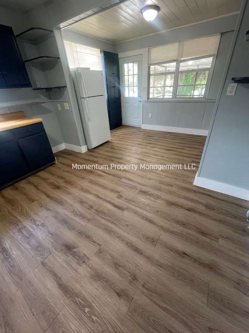 Lakeland House: 1145 N STELLA AVE