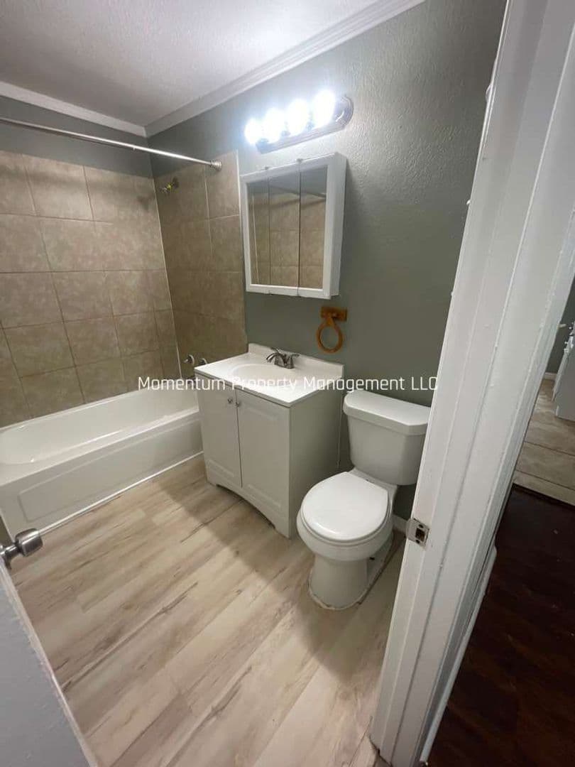 Lakeland House: 1124 N Brunnell Parkway