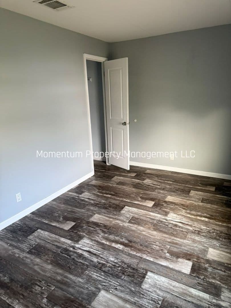 Brooksville House: 16112 La Bella St
