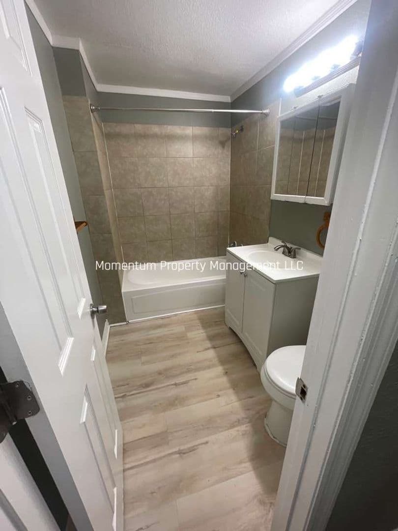 Lakeland House: 1124 N Brunnell Parkway