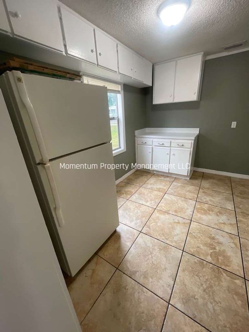 Lakeland House: 1124 N Brunnell Parkway