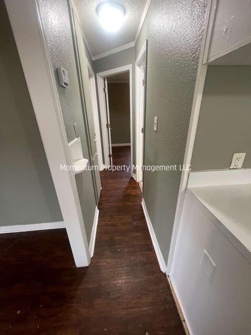 Lakeland House: 1124 N Brunnell Parkway